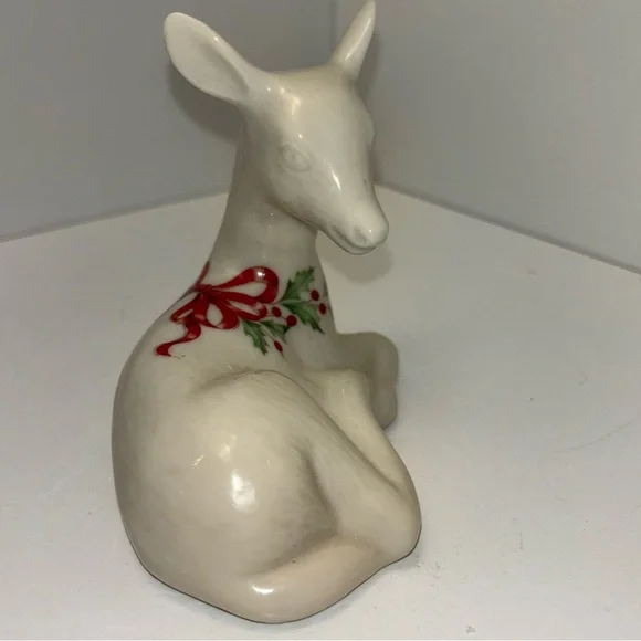 Lenox Holiday Deer porcelain figurine with holly & berry design around neck - Picture 4 of 7